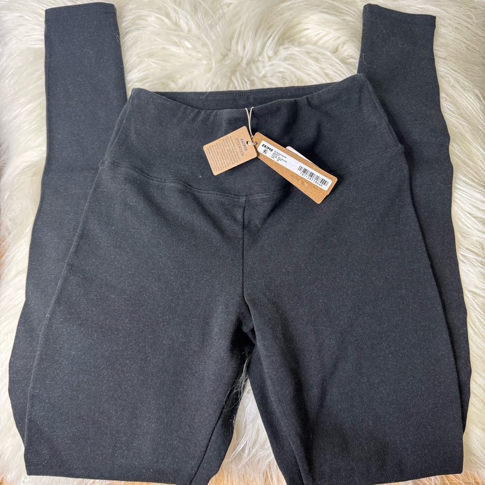 SKIMS Outdoors Basic Leggings Size XS NWT Black/Onyx